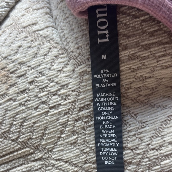 Vuori sunrise crop tank Size M in Orchid - Picture 3 of 4